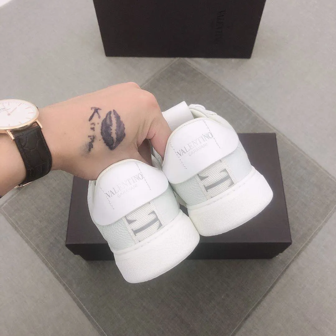 P440▫️V L7N spring and summer 🆕calf leather strap sneakers, no man should be able to refuse this style, classic color, so handsome! Purchase a high-precision replica of the original version to instantly sell off the market currency! 6 VLTN logo rubber effect straps - Valentino Garavani Logo printed on the back and tongue, all materials are customized to ensure quality! Size: 38/45 No. 018
